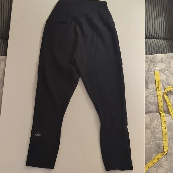 ALO Yoga Black Leggings With Side Cutout/Slashed Look - Picture 2 of 11